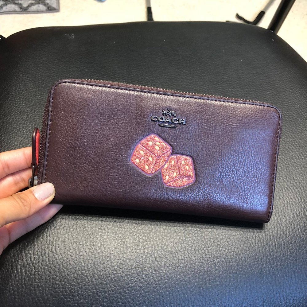 COACH F23647 Accordion Wallet with Dice Motif - Picture 2 of 4